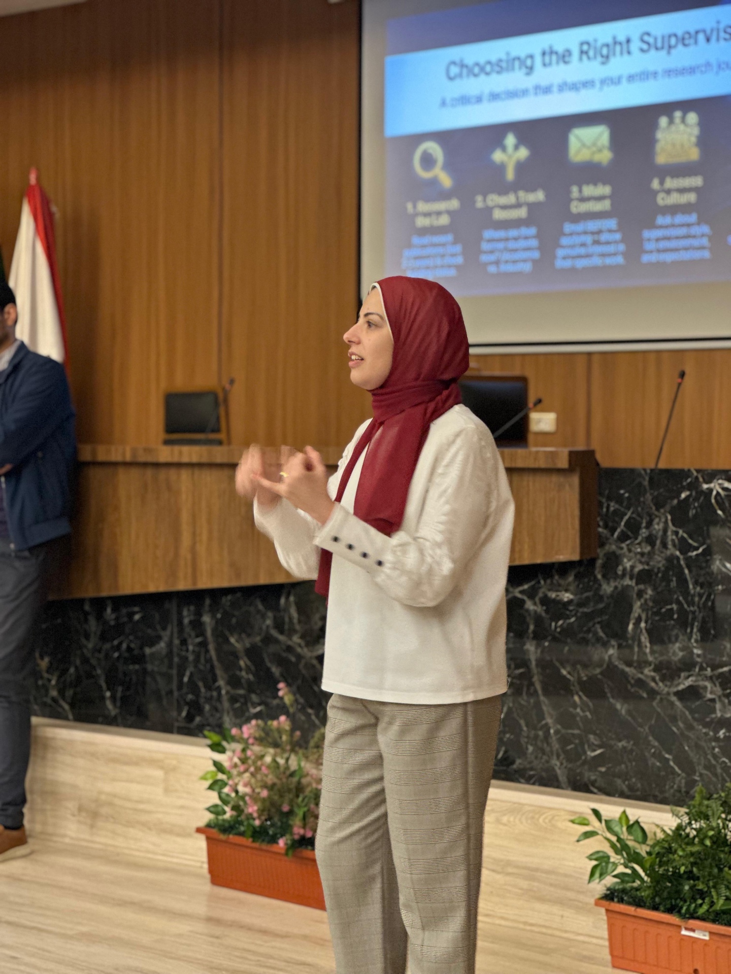 Dr. Nourhan Hassan presenting workshop guidance on research abroad opportunities