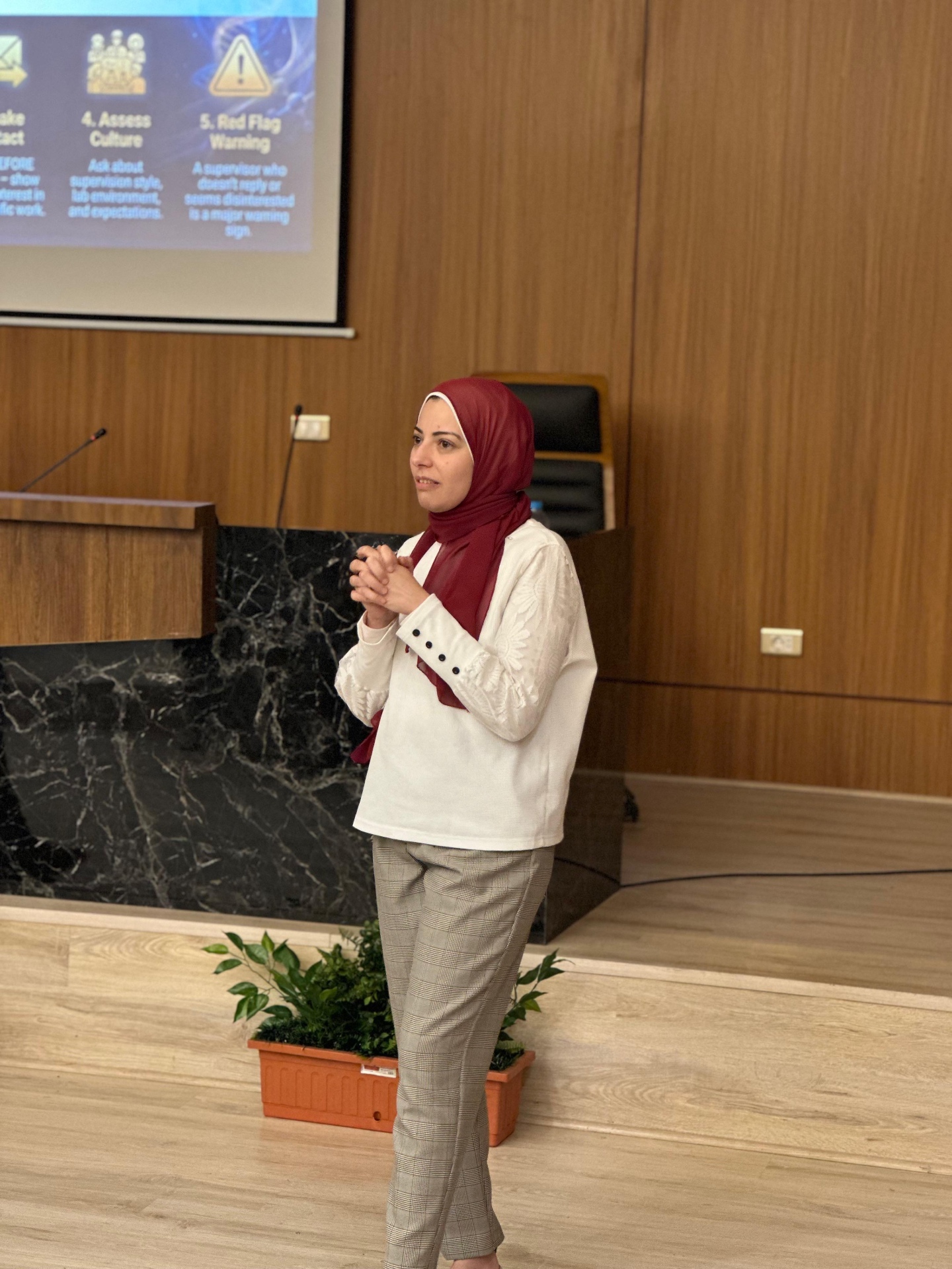 Dr. Nourhan Hassan speaking during the scholarship and research abroad workshop